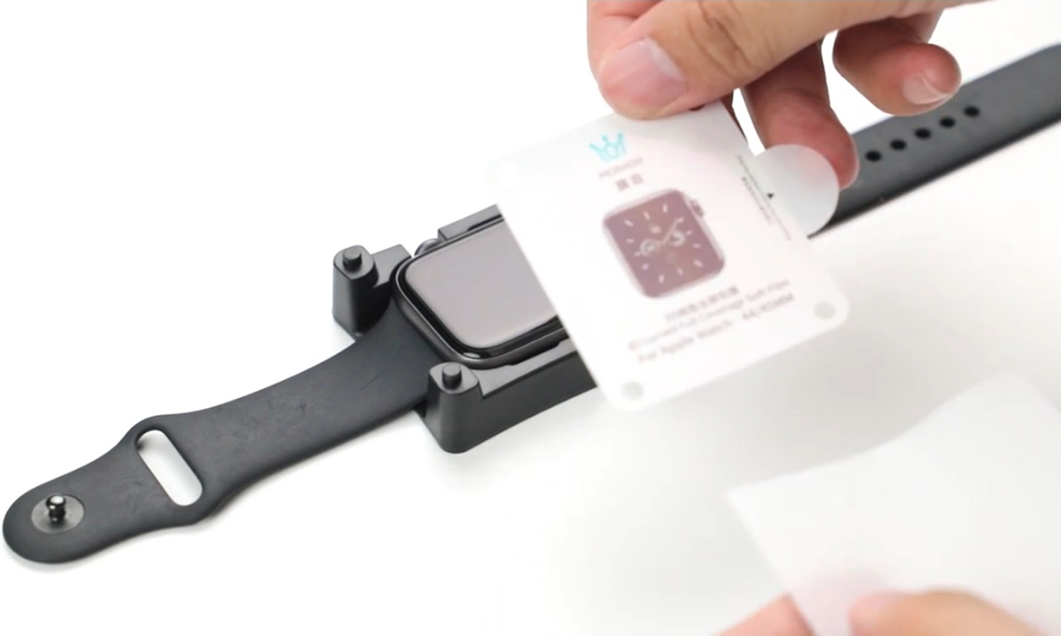 Video tutorial丨Tutorial on how to apply a protective film to an Apple Watch!
